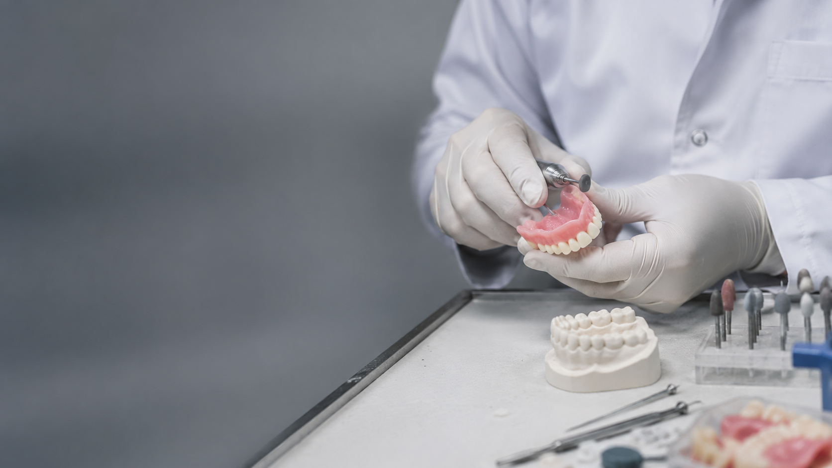 Reparação urgente de prótese dentária com recolha ao domicílio